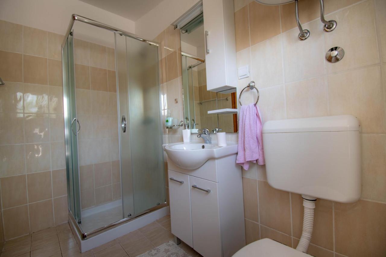 Apartments Betty Borik โรวีน ภายนอก รูปภาพ