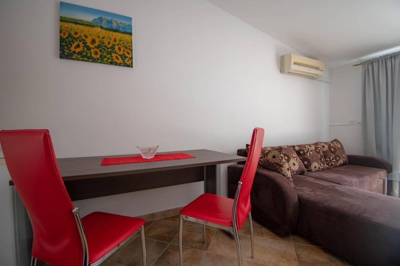 Apartments Betty Borik โรวีน ภายนอก รูปภาพ