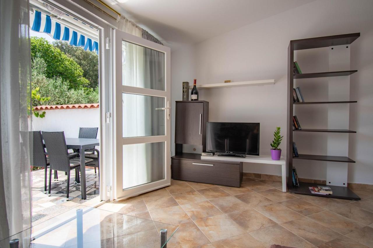 Apartments Betty Borik โรวีน ภายนอก รูปภาพ