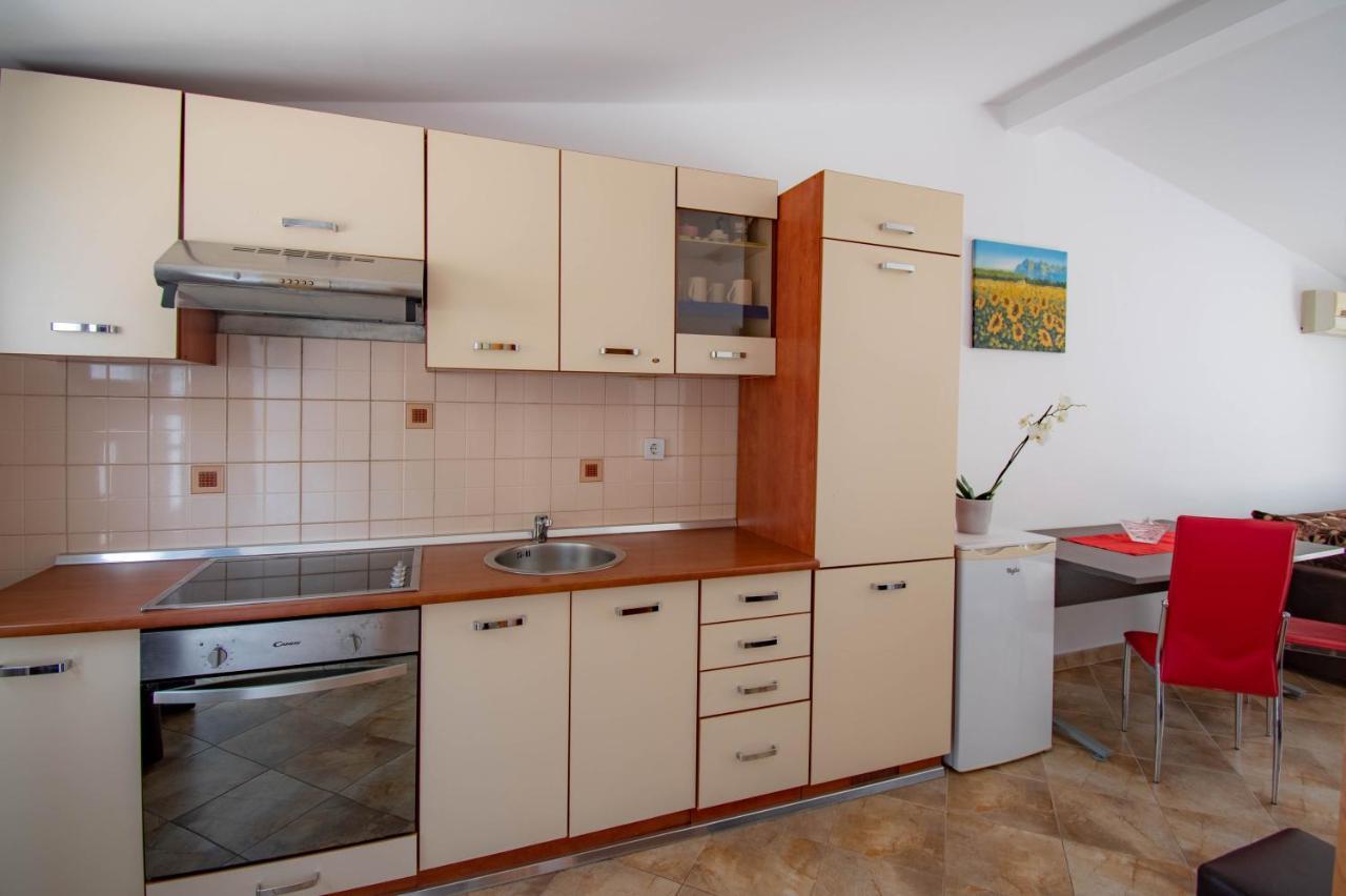 Apartments Betty Borik โรวีน ภายนอก รูปภาพ