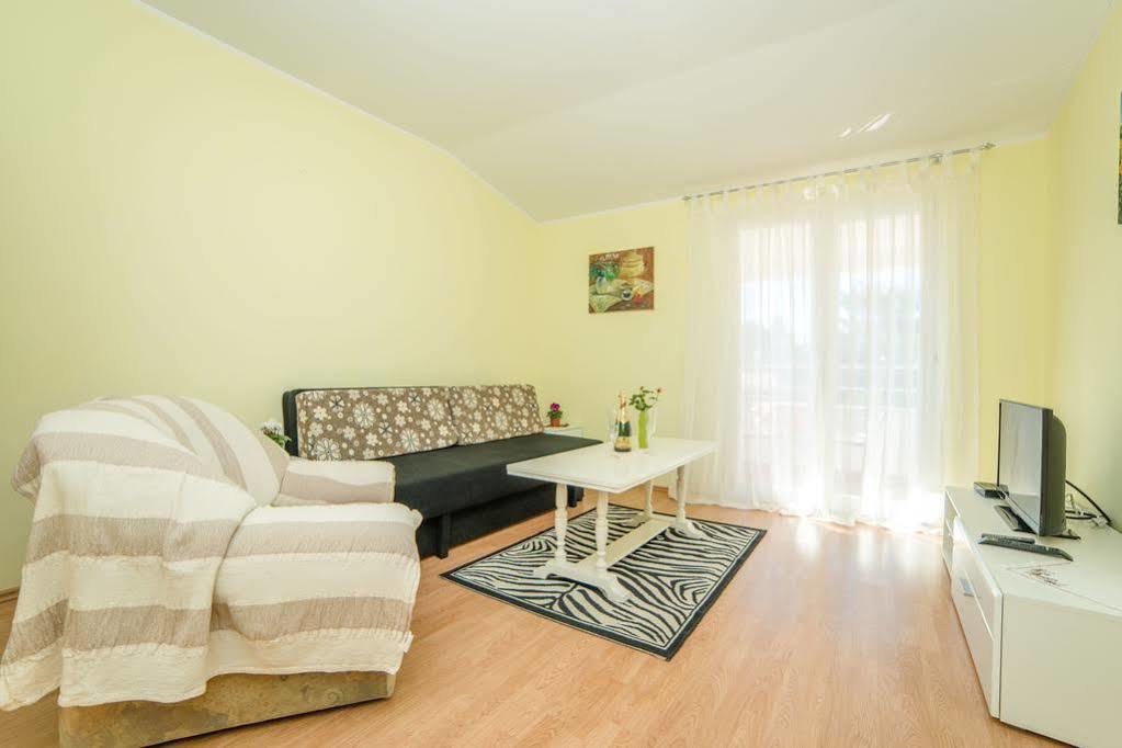 Apartments Betty Borik โรวีน ภายนอก รูปภาพ
