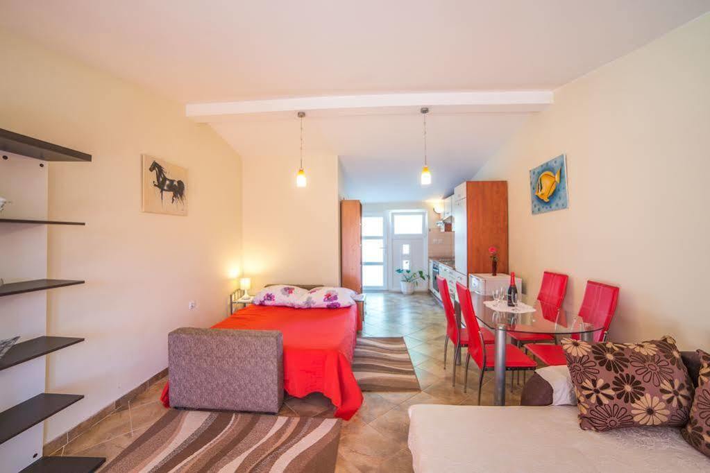 Apartments Betty Borik โรวีน ภายนอก รูปภาพ