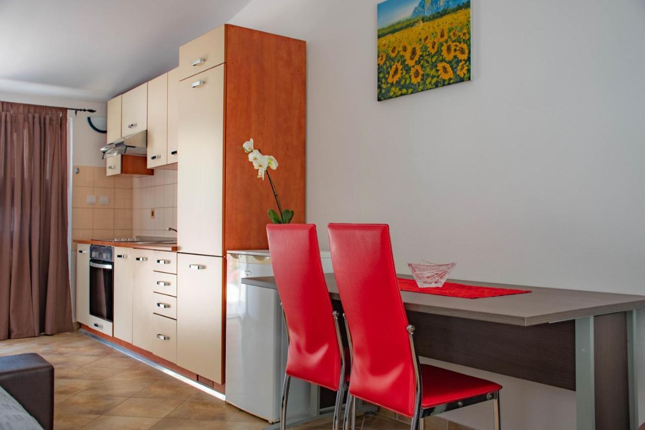 Apartments Betty Borik โรวีน ภายนอก รูปภาพ